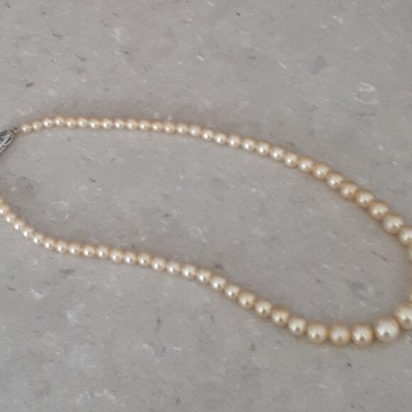 Vintage Graduated Pearl Necklace - marked Rosita 🍂 - Picture 6 of 9